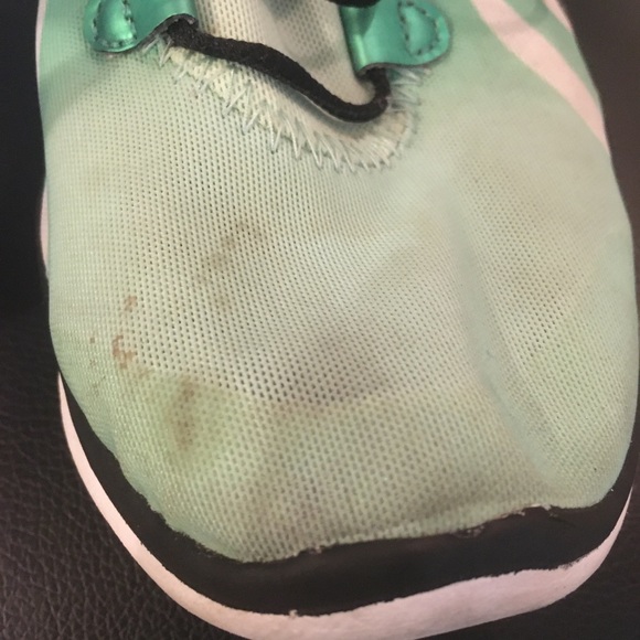 Woman’s ASICS. - Picture 5 of 5